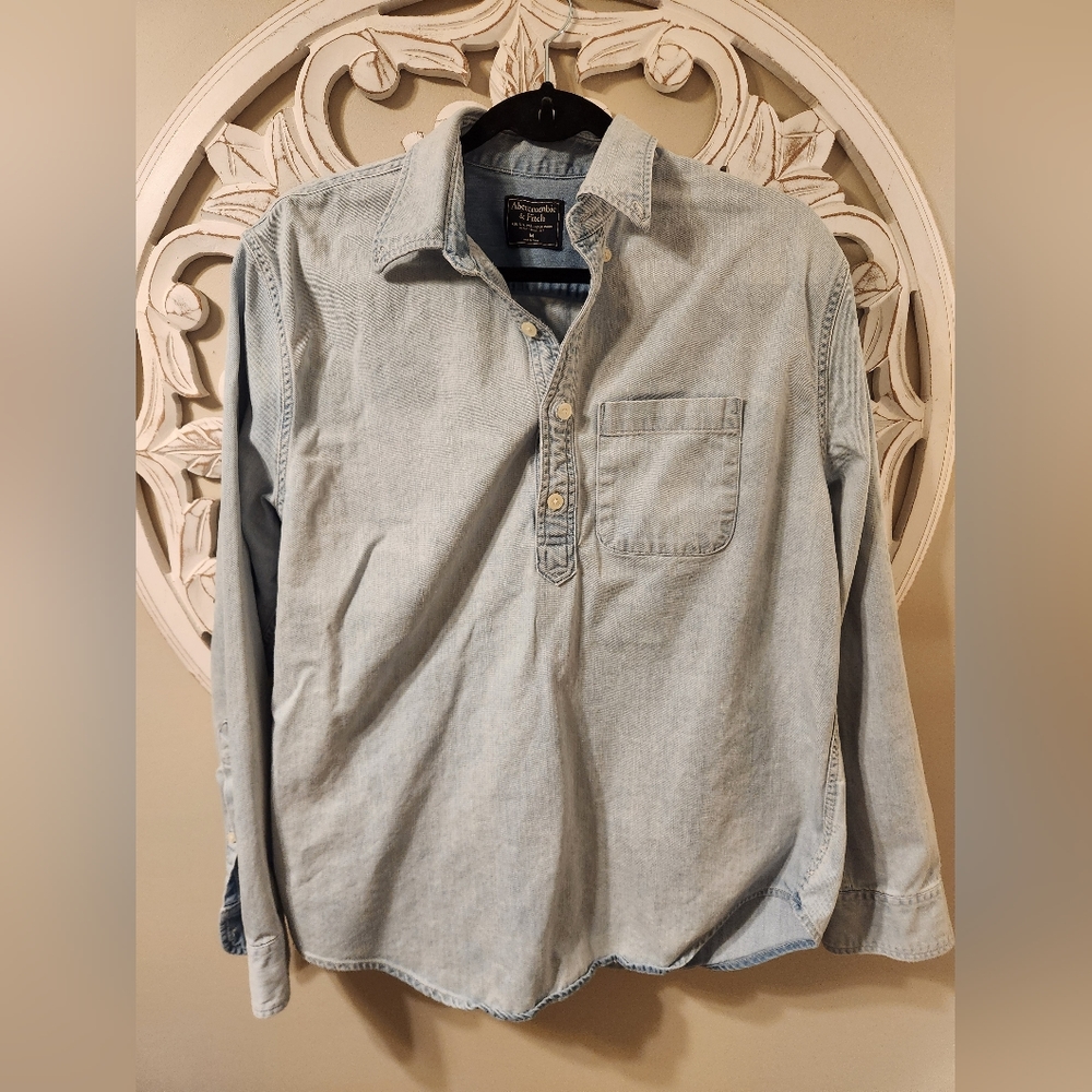 Abercrombie & Fitch Women's denim 1/4 button down top
